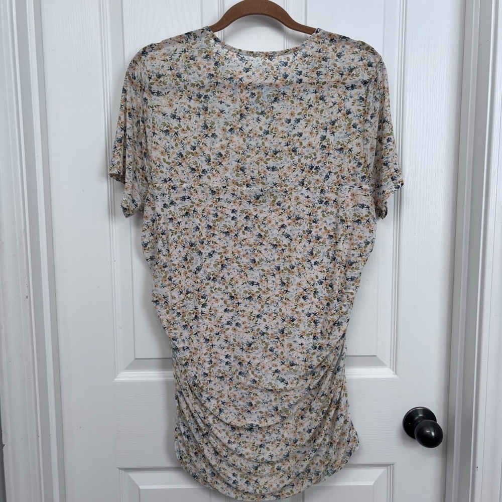 Ivory Floral Ruched Top | Torrid Size 2 - Picture 3 of 8